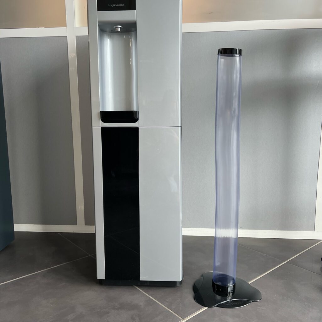 Image d'une fontaine avec un porte gobelet ServiceCup à proximité